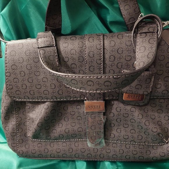 Guess Handbags - 𝅺Guess Medium Grey & Black Bag - NWT